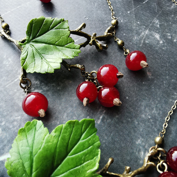 bracelet-red-currant-berries-on-bronze-branches-and-chains.jpg
