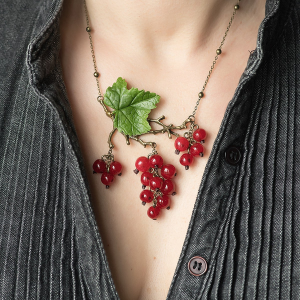 necklace-red-currant-berries-on-bronze-branches-and-chains.jpg