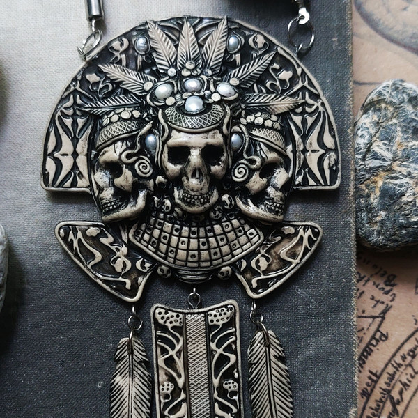 three skull decor pendant necklace