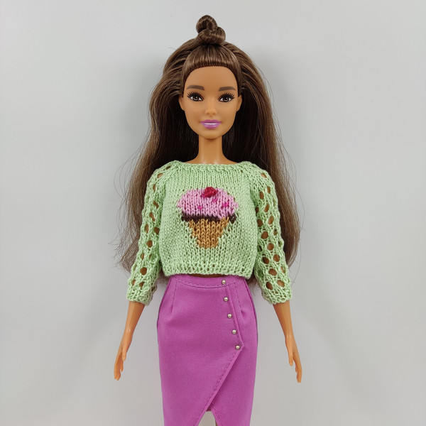 Green cake sweater for barbie doll.jpg