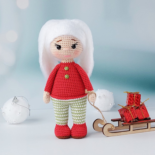 crocheted-doll-with-sled-and-gifts.jpg