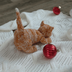 Knitting pattern little kitten.  Pretty Sitting Kitten. Amigurumi cat pattern