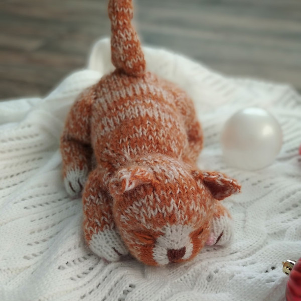 Crochet cat pattern by Ola Oslopova