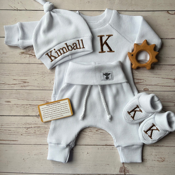 Organic-cotton-baby-coming-home-outfit-White-Personalized-Newborn-baby-custom-outfit-with-booties-2.jpg