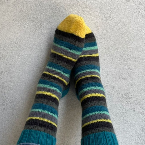 Bright-striped-handmade-knitted-socks-4