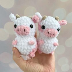 Crochet cow plush. Squishmallow stuff animal. Cute keychain cow.