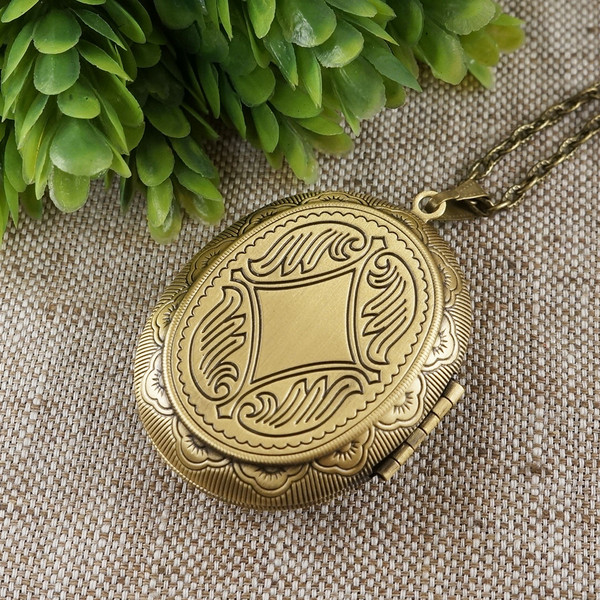 oval-brass-bronze-keepsake-photo-locket-pendant-necklace-jewelry
