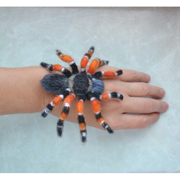 Tarantula-spider-replica-brooch-Wool-realistic-fake-spider