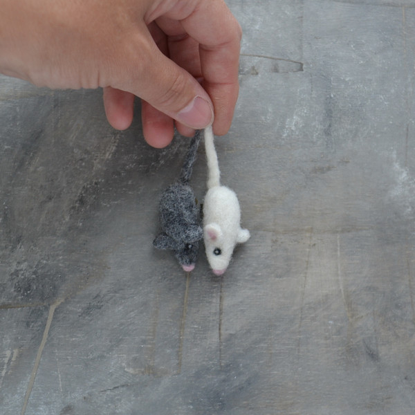 Needle felted tiny mouse (5).JPG