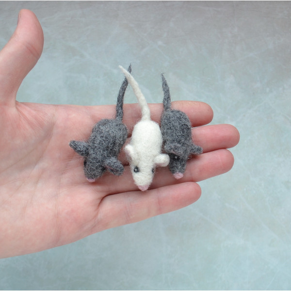 Needle felted tiny mouse (7).JPG