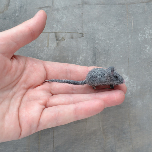 Needle felted tiny mouse (9).JPG