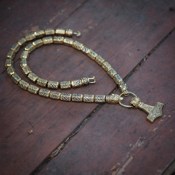 massive-rune-necklace