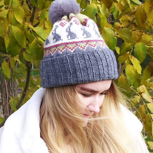 Knitted-jacquard-hat-with-a-pompom-2