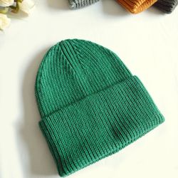 Knitted hat with lapel in emerald green