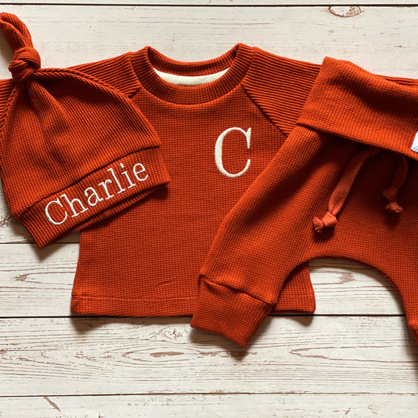 Terracotta-newborn-coming-home-outfit-Personalized-baby-gift-Minimalist-baby-clothes-3.jpg