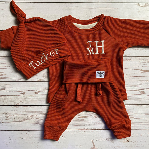 Terracotta-newborn-coming-home-outfit-Personalized-baby-gift-Minimalist-baby-clothes-7.jpg