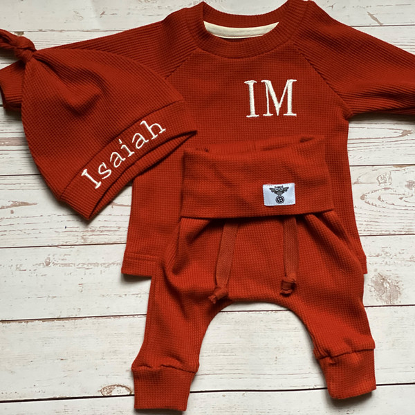 Terracotta-newborn-coming-home-outfit-Personalized-baby-gift-Minimalist-baby-clothes-10.jpg