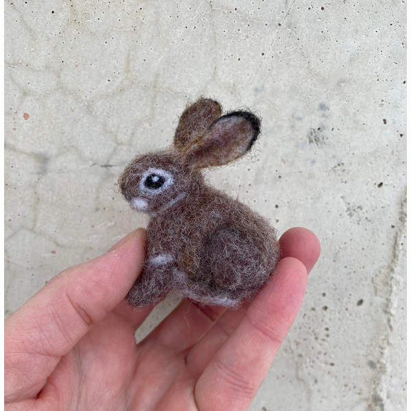 Miniature-brown-bunny-figurine-Needle-felted-rabbit-replica-for-dollhouse-Realistic-wool-hare-ornament