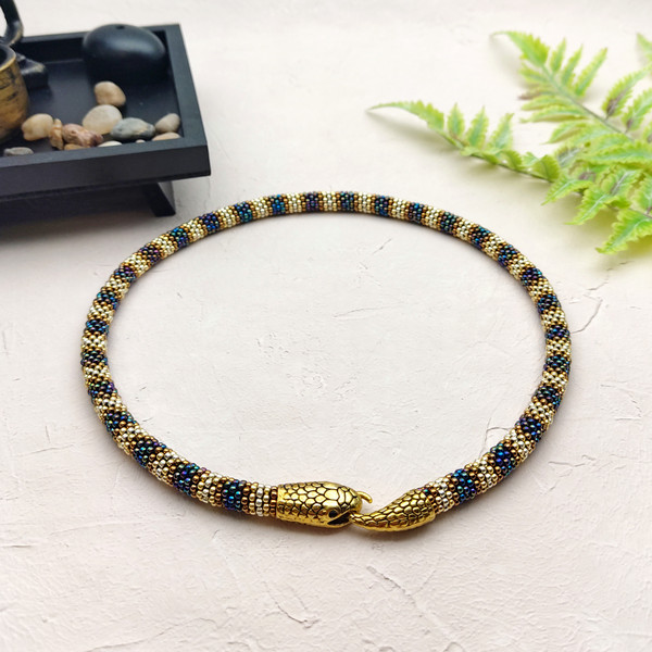 gold-snake-necklace (4).jpg