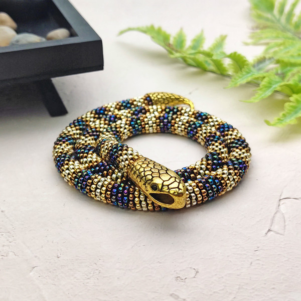 gold-snake-necklace (10).jpg