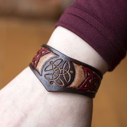 leather bracelet for elven cosplay, celtic knot bracelet with triskel, celtic jewelry for women, forest witch cuff