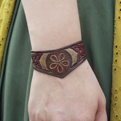 Celtic knot bracelet for Druid cosplay. Forest Elven jewelry. Leather Celtic jewerly for forest wedding dress.