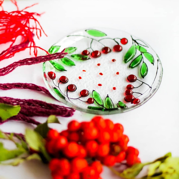 Fused glass small plates with autumn rowan berries.jpg