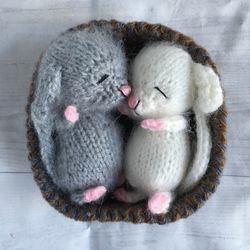Knitted mouse, gray mouse, white mouse, knitted little mouse, newborn mouse, baby mice, realistic newborn baby mouse