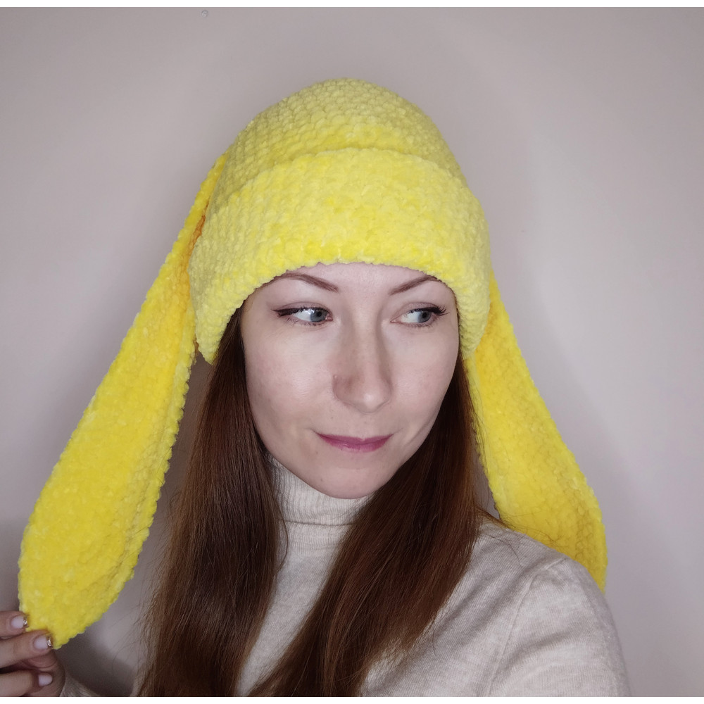 besnie-with-bunny-ear