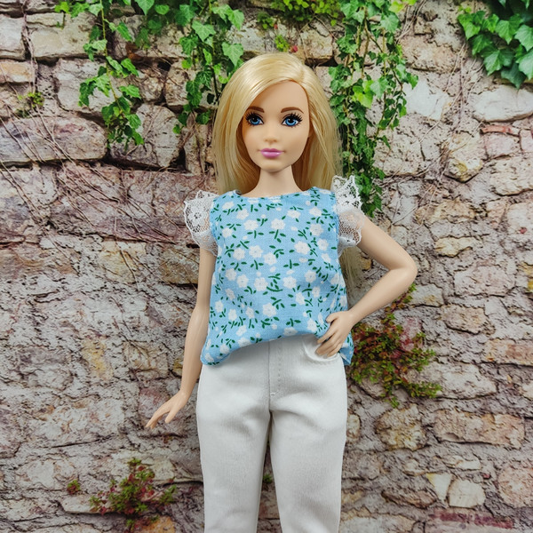 Blue blouse for barbie curvy.jpg