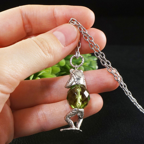 olive-frog-necklace