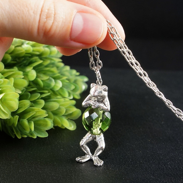 green-frog-necklace