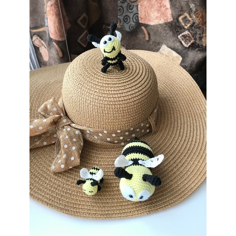 3 bees on a hat