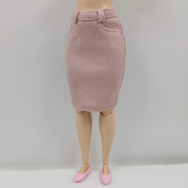 Pink skirt for barbie curvy.jpg