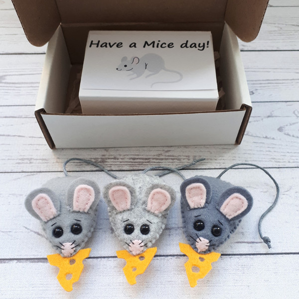 Rat-plush-gift-hug-in-a-box