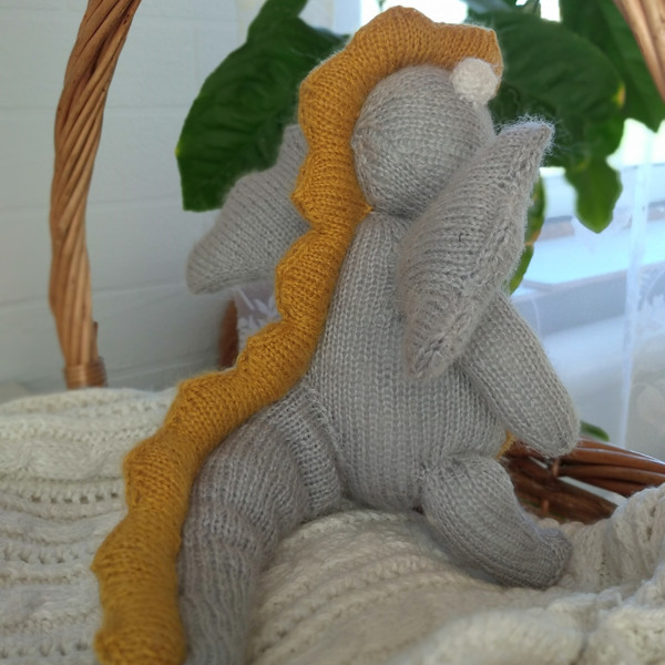 Dragon toy knitting pattern by Ola Oslopova