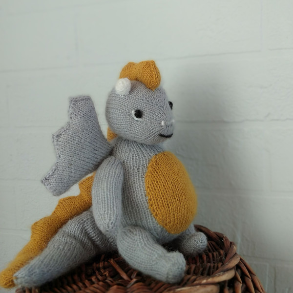 Dragon toy knitting pattern by Ola Oslopova