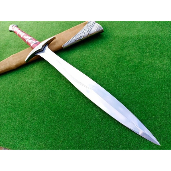 Sting Sword of Biblo from the   lord of the Rings 5.jpg