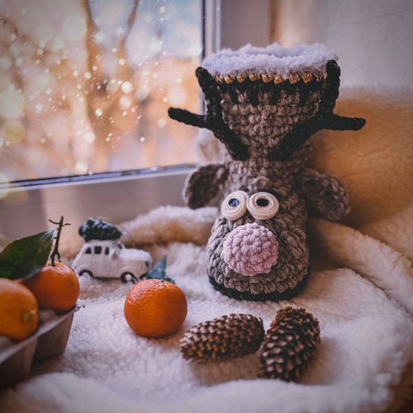 Crochet-pattern-boot-basket-reindeer-3