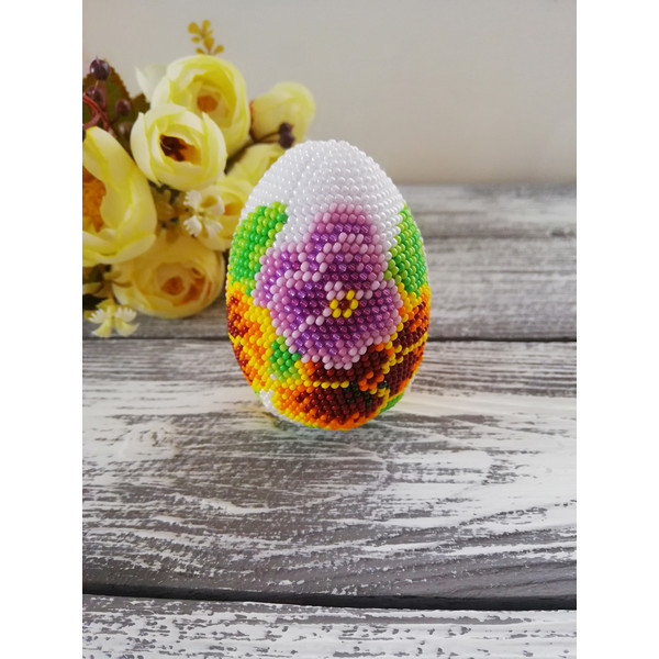Beaded egg  Decorative egg   Easter eggs