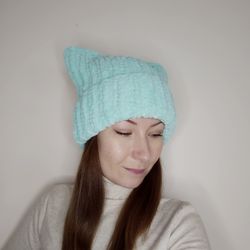 Cat ear beanie crochet. Mint color beanie with cat ears. Chunky hat for women. Fluffy beanie hat