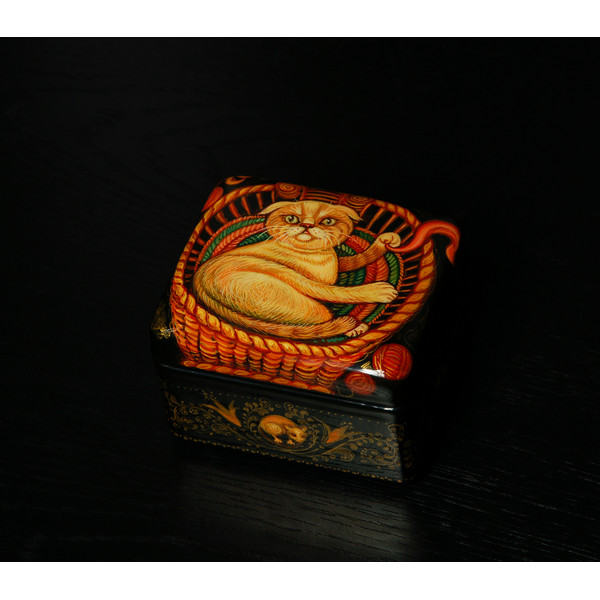 Scottish fold cat lacquer box