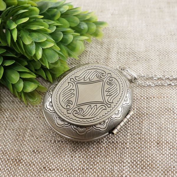 large-oval-silver-locket-necklace-jewelry