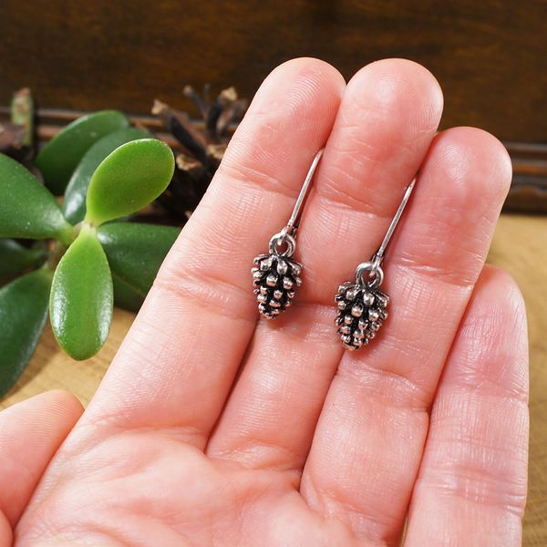 silver-pine-cone-earrings-forest-woodland-nature-botanical-earrings-boho-minimalist-dangle-drop-earrings-jewelry
