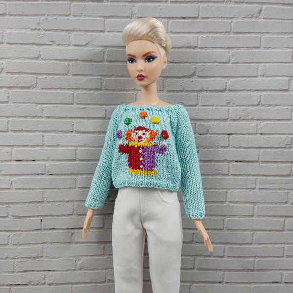 Clown sweater for Barbie.jpg