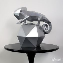 Chameleon sculpture papercraft