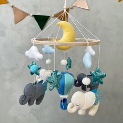 Hot air balloon mobile baby boy. Elephant baby mobile. Travel nursery mobile. Adventure nursery decor boy
