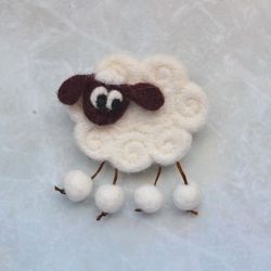 Needle felted sheep lamb animal brooch for women Cute handmade jewelry for girl