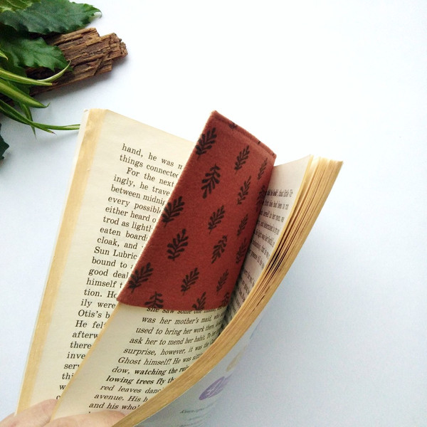 Bookmark-corner-foxes-in-lowe-personalized-gift-4.jpg