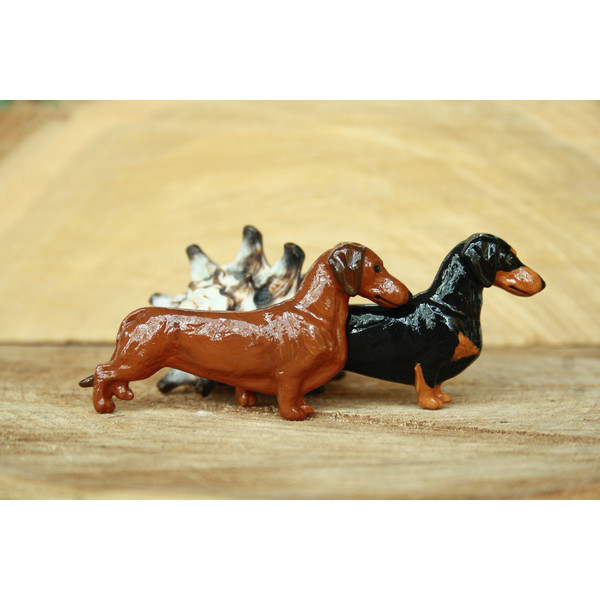 clip ring number holder red smooth dachshund